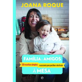 Família E Amigos À Mesa De Joana Roque