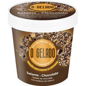 O Gelado De Chocolate Com Pedaços De Salame 460 ml